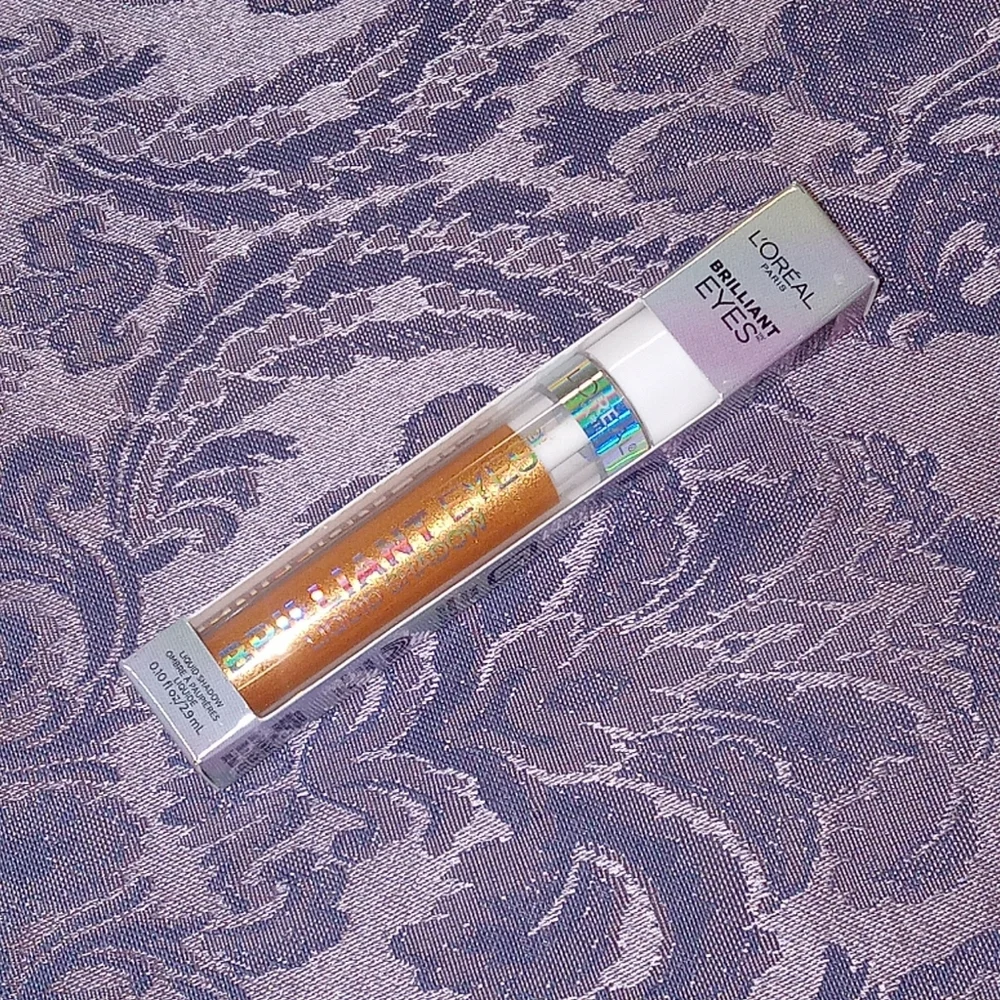 New MAYBELLINE Brilliant Eyes Loquid Shadow